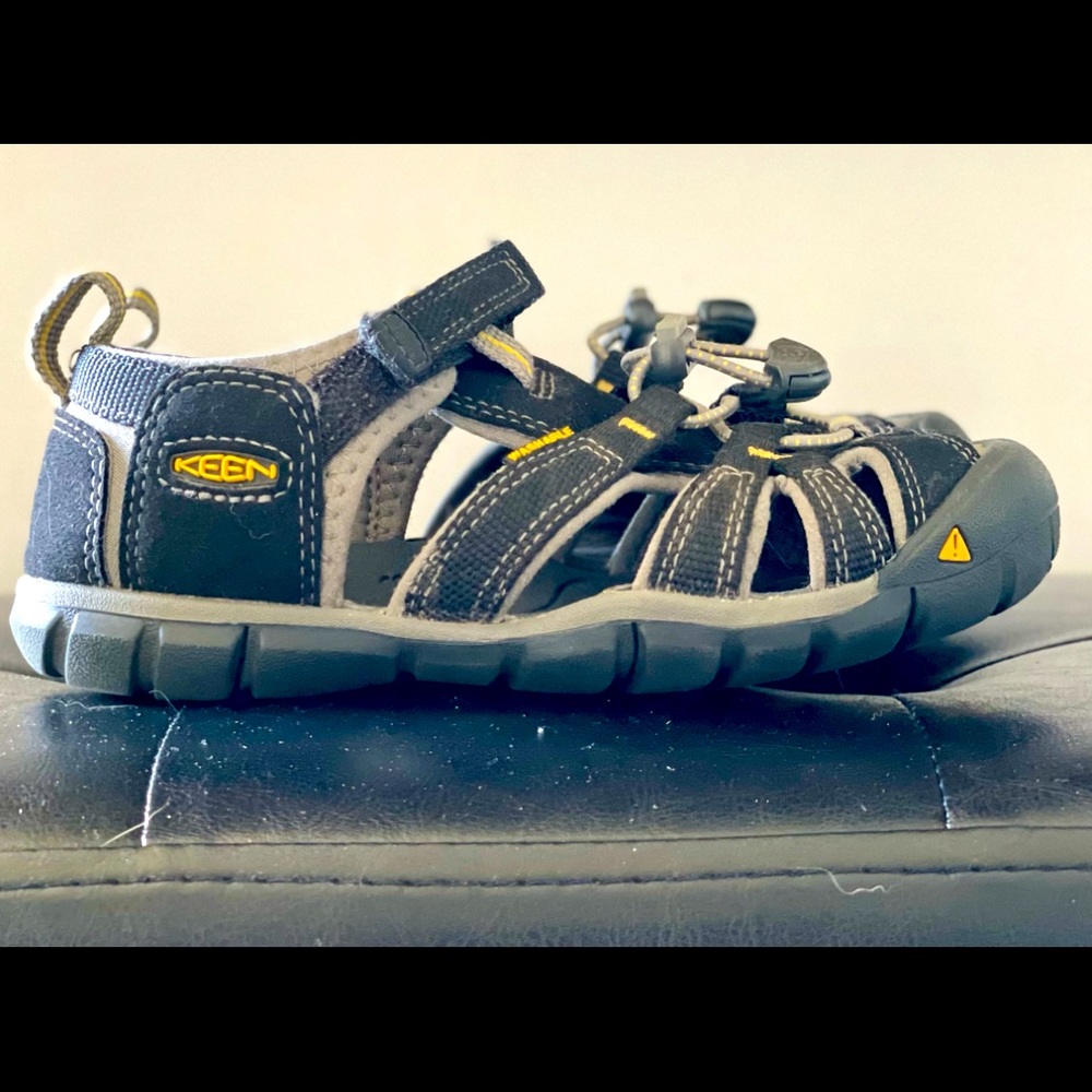 Keens, boys size 13, color: black & grey
